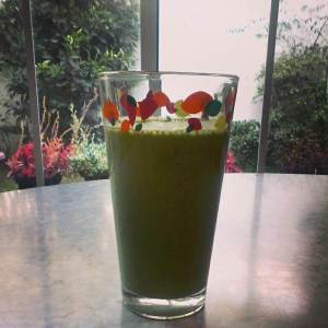 How To Make A Yummy Slimming Green Smoothie | Wonder Fabi